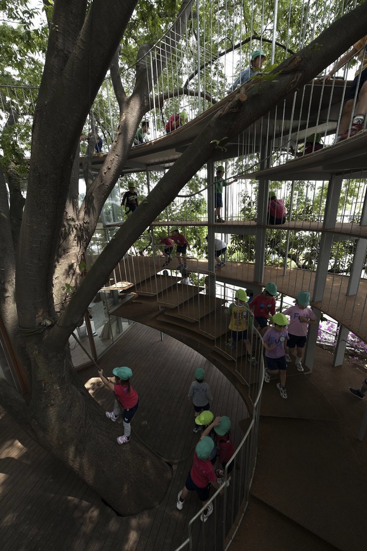 Kindergarten built around a tree